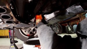 How to change the oil on a Porsche Cayenne 958 92A V6