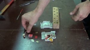 Автоматический выключатель IEK ВА47 29М в разборе