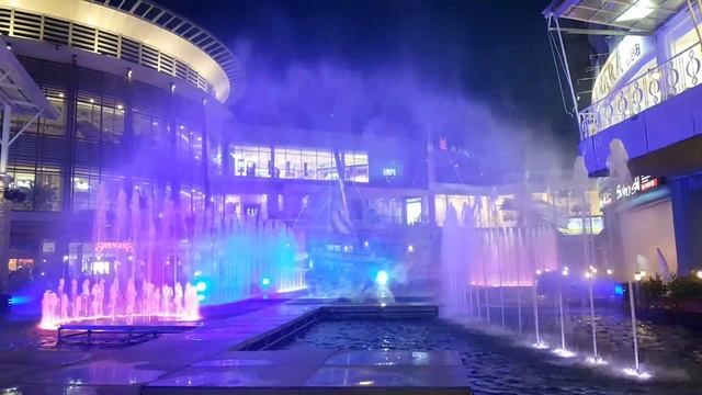 Вечернее шоу фонтанов в торговом центре Jungceylon на Пхукете