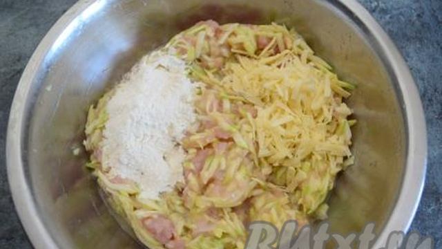 Запеканка из кабачков с индейкой в духовке