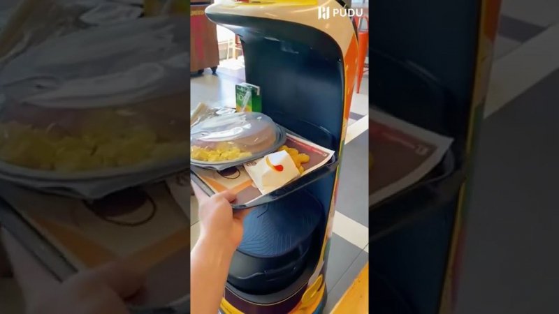 Робот KettyBot в Burger King