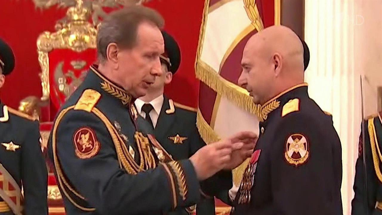 Золотые звезды героев России бойцам, которые отлич...льной военной операции, вручил глава Росгвардии