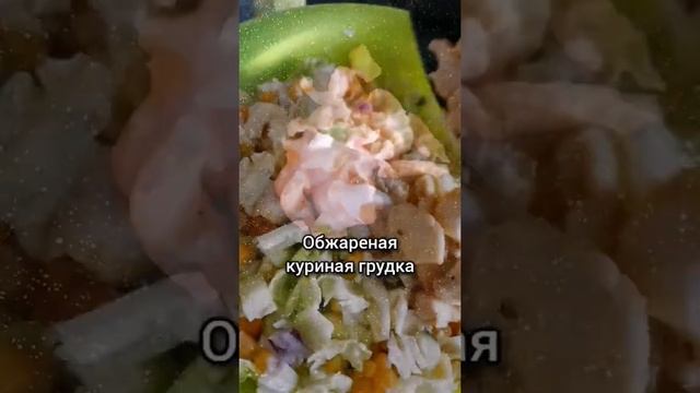 Салат с кукурузой, курицей и пекинской капустой