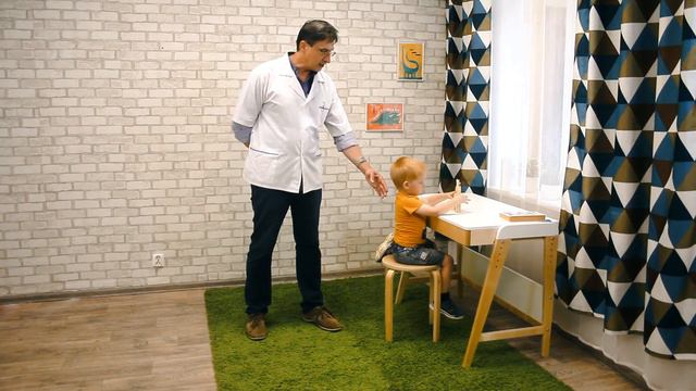 Как правильно выбрать детский растущий стул? Мнение эксперта в области ортопедии смотреть онлайн