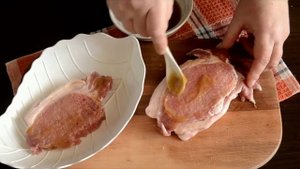 ? ЗАПЕКАЕМ СВИНИНУ в медово горчичном соусе в духовке — видео рецепт