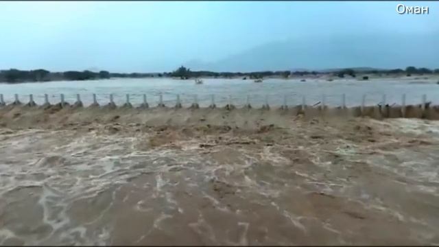 Наводнение в пустыне 2023. Потоп в оаэ 2022. Наводнение в пустыне 2023. Наводнение в оаэ сейчас дубай. Наводнение в саудовской аравии 2022.