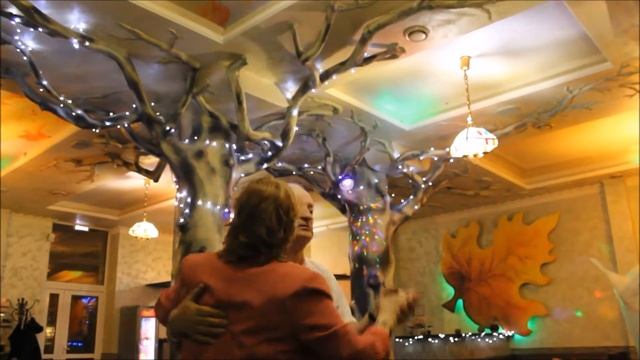 Танец мамы с папой на мимин Юбилей! смотреть онлайн