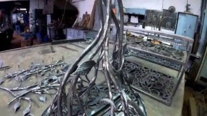 Кованая мебель для дома: вешалка, обувница, зеркало и консоль со стеклом