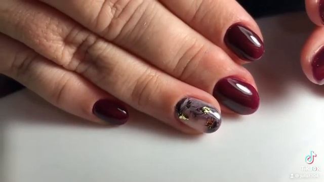 Красный маникюр коррекция спустя месяц.
