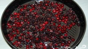 Манник с лесными ягодами