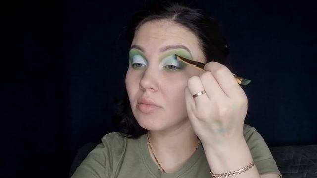 Макияж с зелеными тенями. смотреть онлайн