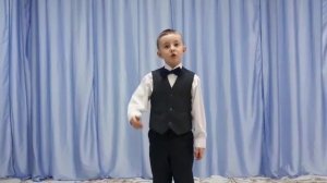 Стих Алла Ахундова "Красивая девочка" читает Крашенинников Арсений.