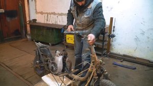 Полная разборка мотороллера Тулица 02М, подготовка рамы к установке нового двигателя | Кастом Гараж