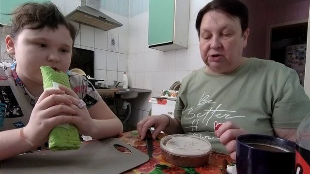 9 МАРТА. ОБЗОР ПРОДУКТОВ. МУКБАНГ ШАУРМА, ХОЛОДЕЦ и ВАСИЛИНА. MUKBANGEATINGVLOG