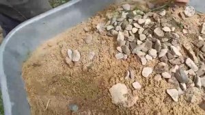 Внеплановое видео. Убираюсь около дома. Готовим основание под вольер.