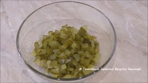 РЕЦЕПТ простого САЛАТА ИЗ ЗЕЛЕНОГО ГОРОШКА, яйца и огурца