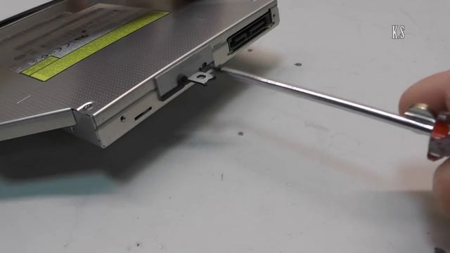 Как заменить DVD привод в ноутбуке? смотреть онлайн