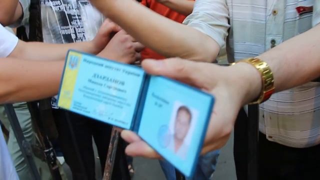 Видео ПН: Пьяный нардеп Дзарданов рвется на сцену "Вставай, Украина" смотреть онлайн