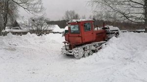 ДТ-75 двигаем снег