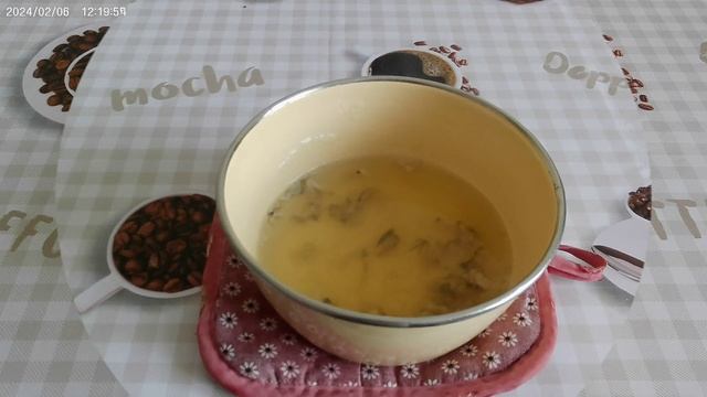 Видеообзор приготовления лекарства - клея из Осетровых воздушных пузырей.