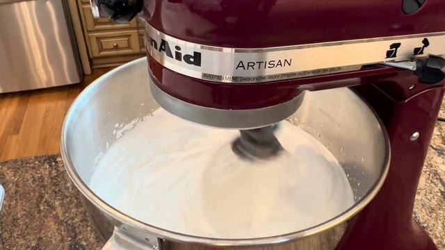 Meringues - Easy and Fun to Make - Pillowy clouds of sweet goodness! смотреть онлайн