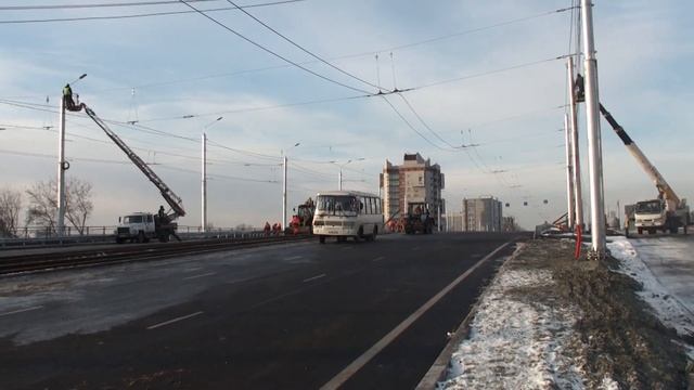 Накануне открытия моста пр-кт Ленина Новый рынок. 29.11.23. смотреть онлайн