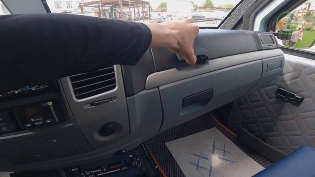 Как выглядит внутри  снегоболотоход  Трэкол-Хаски 6x6