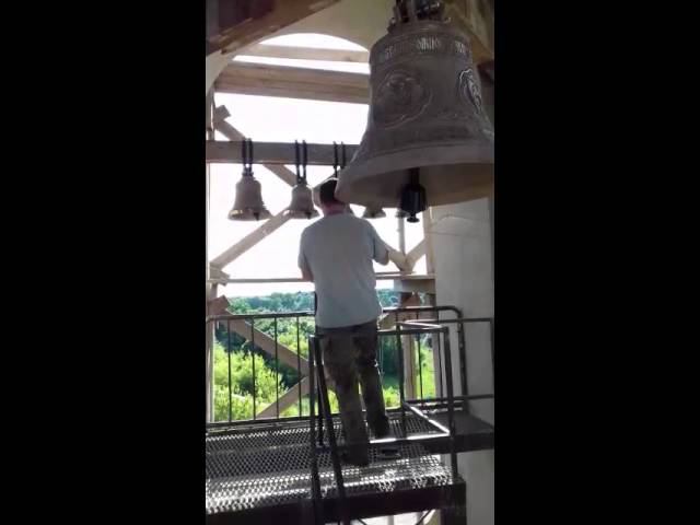 Первый звон на Праздник Святой Троицы в храме Святой Троицы. Село Волотово. Липецкая область смотреть онлайн