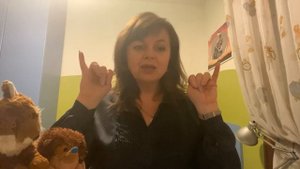 Одежда. Часть 9. Пальчиковая игра « Жили были в домике маленькие гномики»