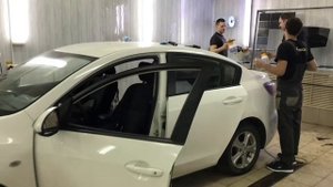 Мазда 3 тонирование заднего полукруга американской плёнкой