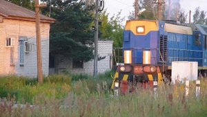 ТЭМ2-7618 с вагонами скорого поезда №24 Псков – Санкт-Петербург