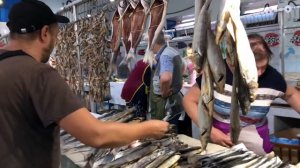 Керчь/центральный рынок/рыбный рынок в Керчи/ камбала/устрицы дешевые/ кефаль/ мидии/ пеленгас/сало