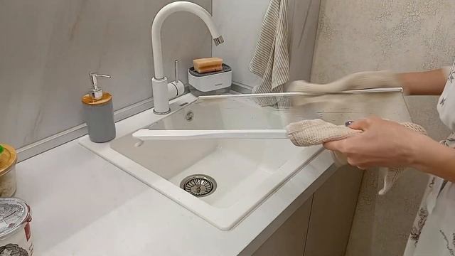 Предновогодняя уборка на кухне//Организую шкаф под раковиной