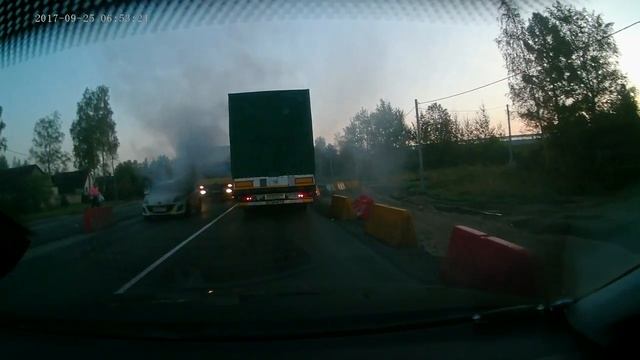 Копия видео "Киевское шоссе дымит Mazda 3" смотреть онлайн