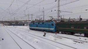 Электровоз ЭП1М-493 с поездом №319/320 Ростов-на-Дону — Кишинёв