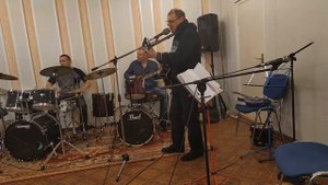 экспромт- В ЗАХОЛУСТНОМ РЕСТОРАНЕ, автор А. Новиков.