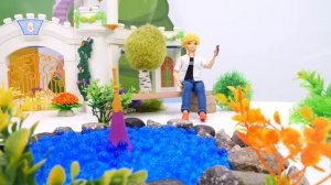 Леди Баг и Супер Кот идут на свидание! Распаковываем дом куклы Маринетт. Видео про игры для девочек