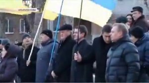 Мэр Славянска отказался взять флаг Украины