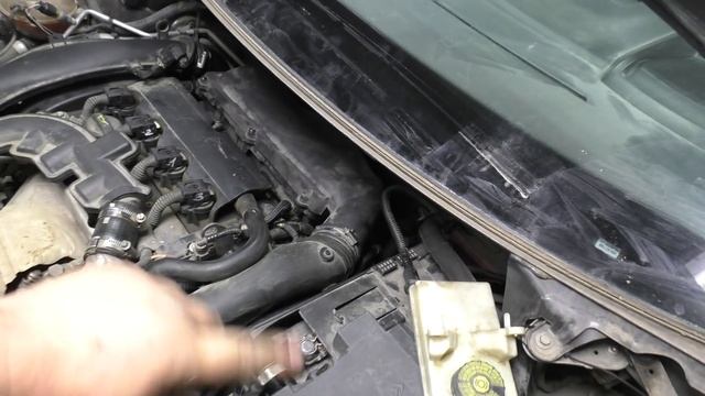 Приехала поменять свечи - разобрал пол машины 2 смотреть онлайн