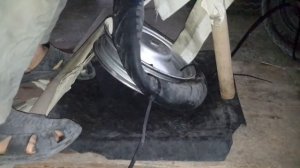 Как легко разбортировать колесо на скутере.