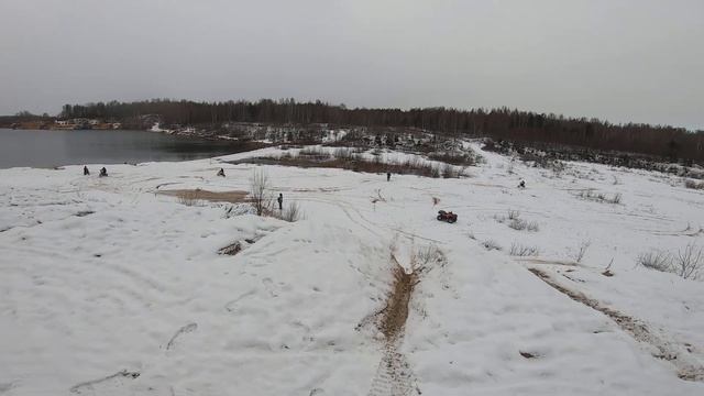 Эндуро прохват "Зима пришла". Катаем горки на карьере. А кругом красота! смотреть онлайн