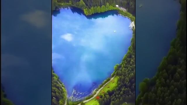 Озеро в форме сердца на острове в г. Чжанцзяцзе (пров. Хунань, КНР)
