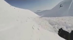 Сход лавины на Вилючинском вулкане на Камчатке 9 апреля 2017