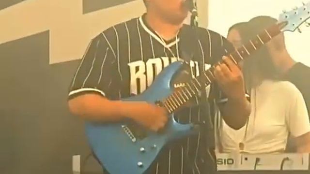 Кавер бессмертного хита "Хотой" культовой группы "Чолбон". Не знаю, кто исполняет, но достойно смотреть онлайн