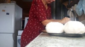 Сливки с козьего молока.Делаю масло.Козы теперь не отходят.Готовлю ужин.Очень люблю печень