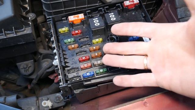 VW TIGUAN ABS FUSE, TRACTION CONTROL FUSE LOCATION REPLACEMENT смотреть онлайн