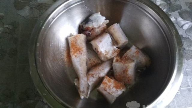 Жареный минтай в муке, яйце, сухарях