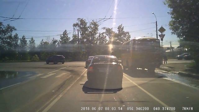 Школьный автобус и 8 5 ПДД. смотреть онлайн