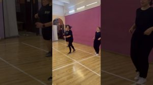 Зумба под Агутина ☺️ оттачиваем шаги кумбии