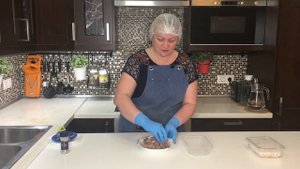 ЗАМОРАЖИВАЕМ ХОЛОДЕЦ // ЗАЧЕМ?!